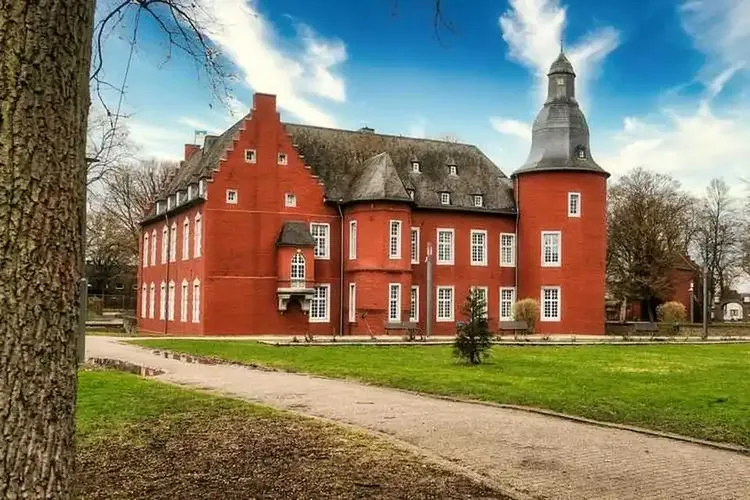 Nackte Weibsbilder kommen aus