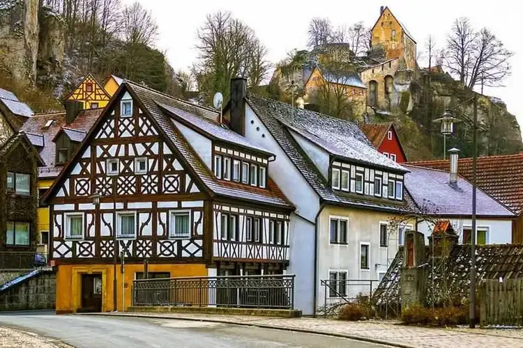 82 Hausfrauen aus