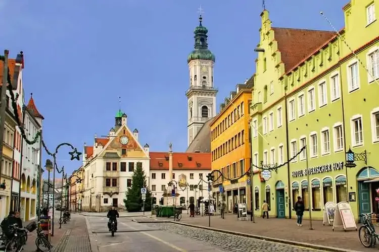 Sabina (Flugbegleiterin) nahe