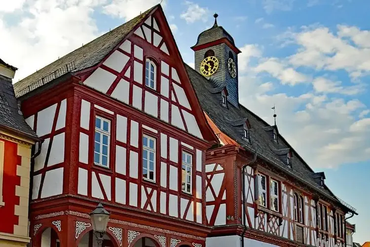 55 Ehefrauen in