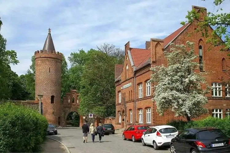 Wöchentlich 942 Kontakt Anzeigen in