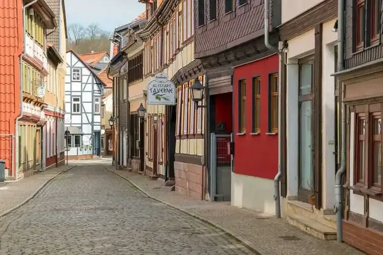 29 Ehefrauen wohnhaft in