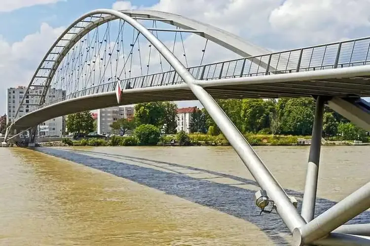 Alexandra sucht einen Mann nahe